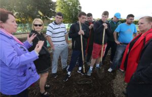 EC repts visit a Traveller mens gardening project in Nth. Dublin . ©Photo by Derek Speirs 